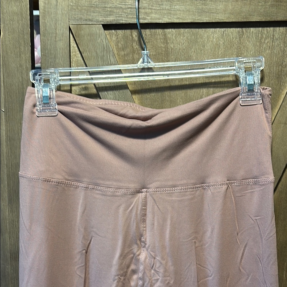 Blush High-Waisted Leggings L / XL - Picture 3 of 5